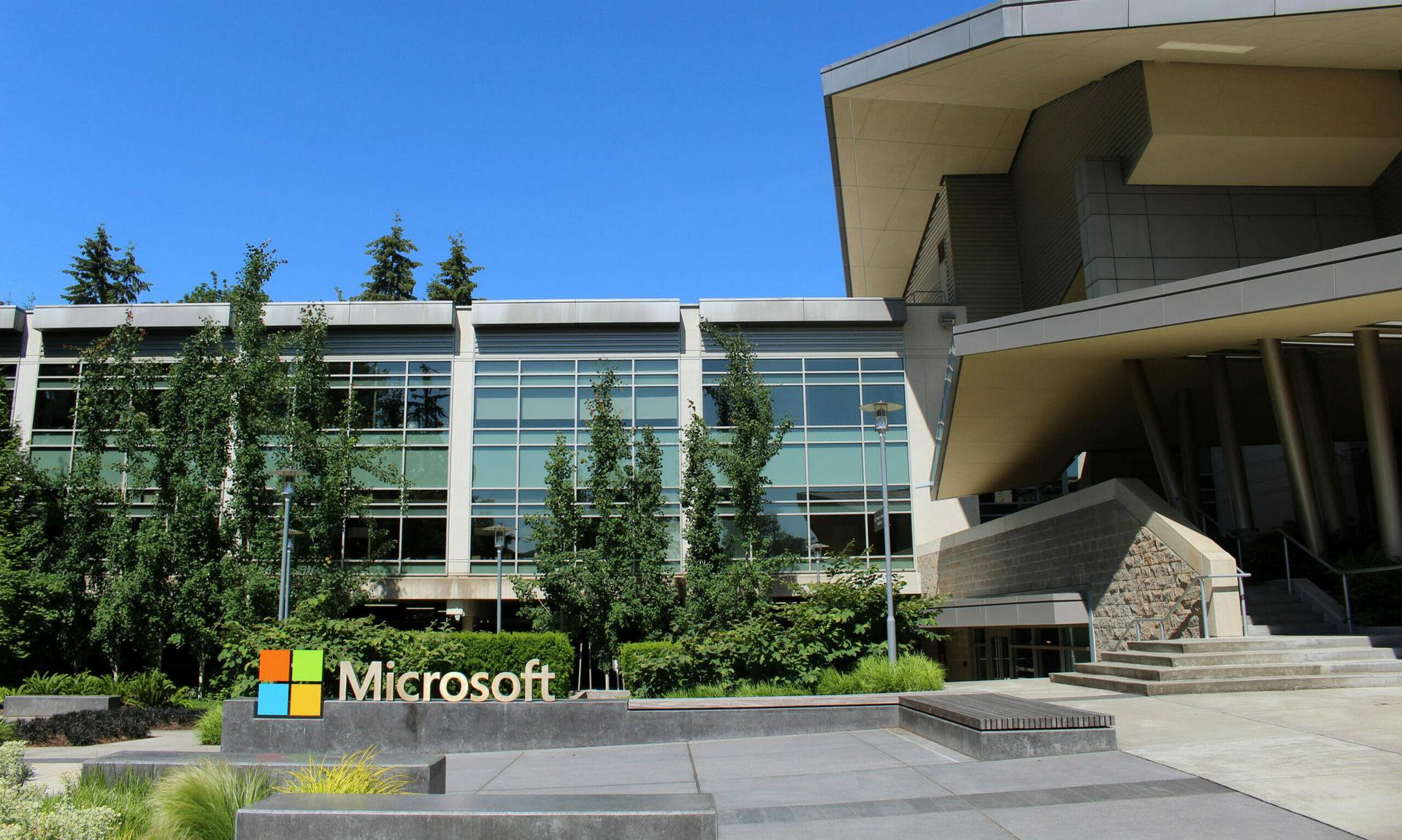 Building 92 at Microsoft&#8217;s headquarters in Redmond, Washington. (Coolcaesar via CC BY-SA 4.0)