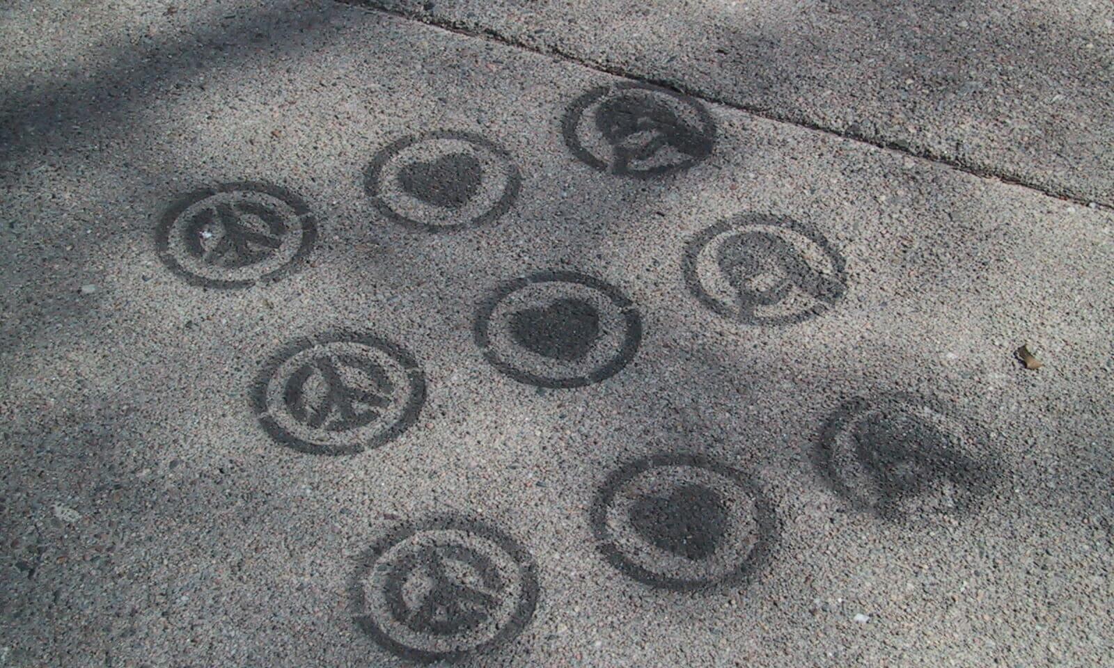 A sidewalk depiction of IBM&#8217;s Peace, Love, and Linux advertising campaign in 2001. (&#8220;Peace, Love, and Linux&#8221; by kino-eye is licensed under CC BY-NC-SA 2.0)