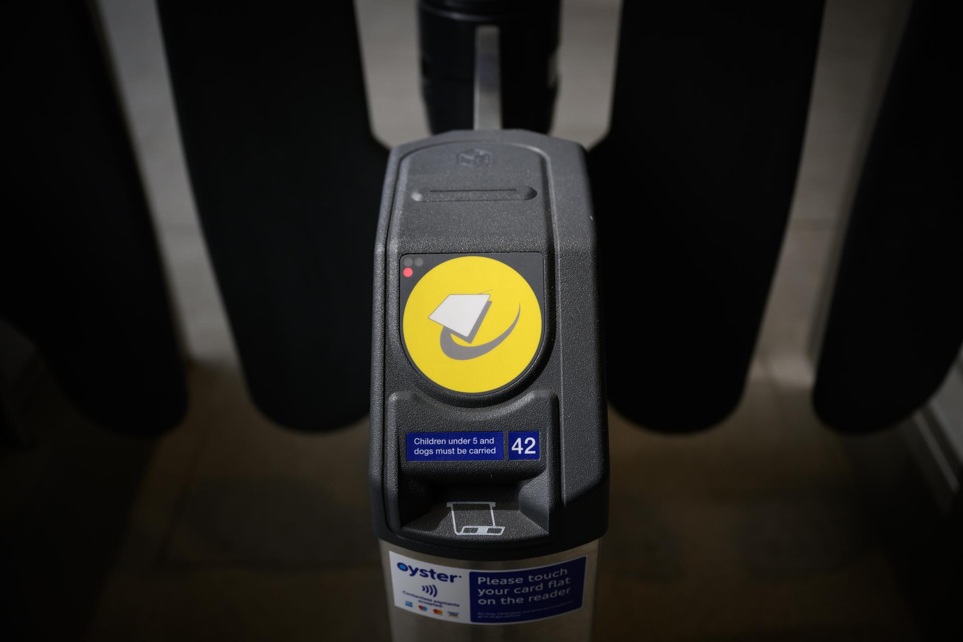 LONDON, ENGLAND &#8211; MAY 19: A row of contactless payment points for debit and &#8220;Oyster&#8221; cards are seen at the new Elizabeth Line section of Paddington station ahead of the planned opening date, on May 19, 2022 in London, England. The Elizabeth Line is due to open to the public on 24 May 2022, after Queen Elizabeth II officially opene...